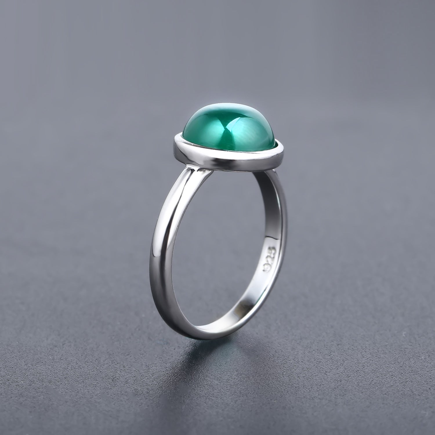 European Green Agate Solitaire Oval Shape Silver Ring for Women