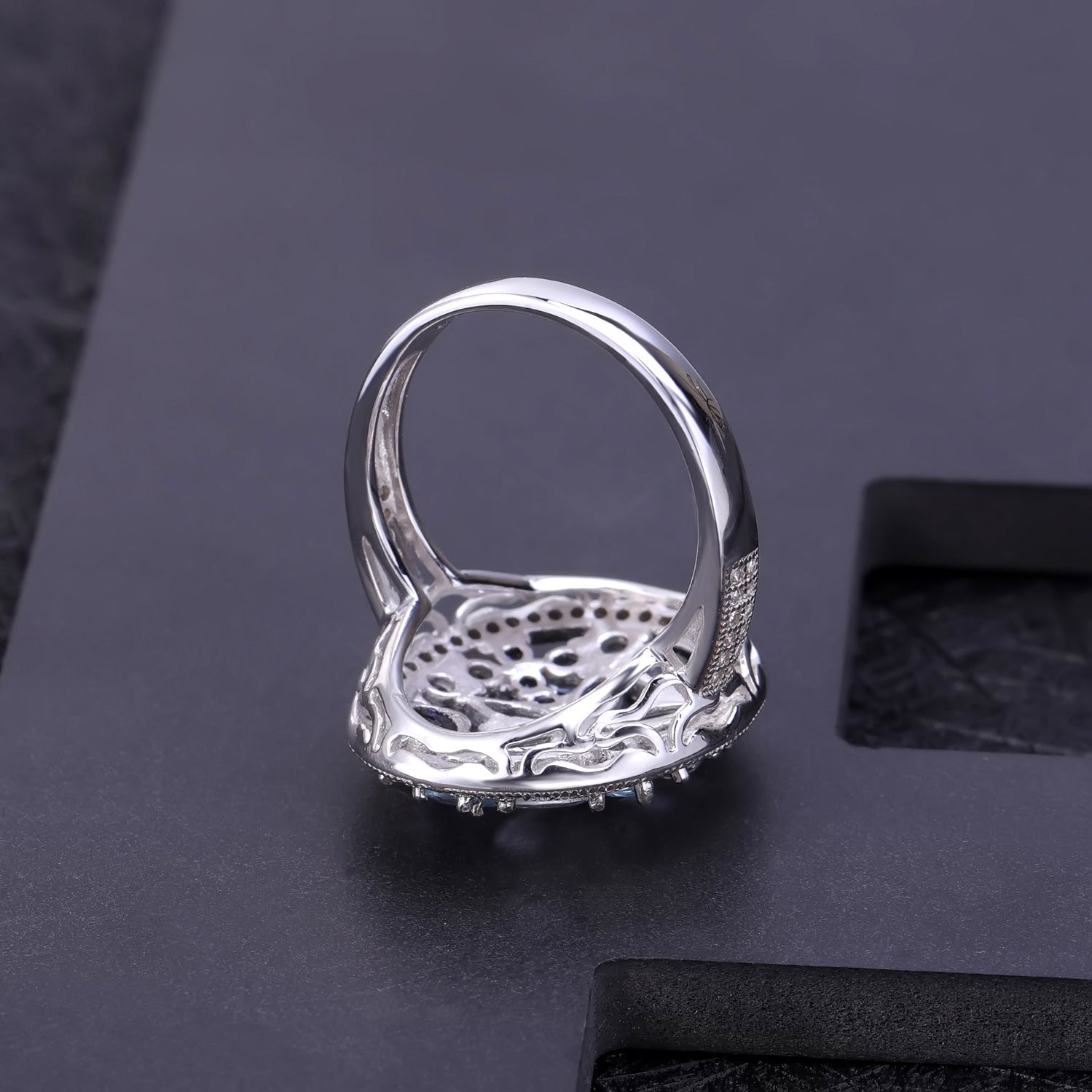 Fashionable and Luxurious s925 Sterling Silver Natural Topaz Ring for Women