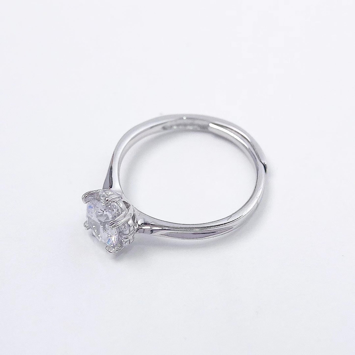 Four Heart-shape Prongs Round Zircon Flower Solitaire Silver Ring for Women