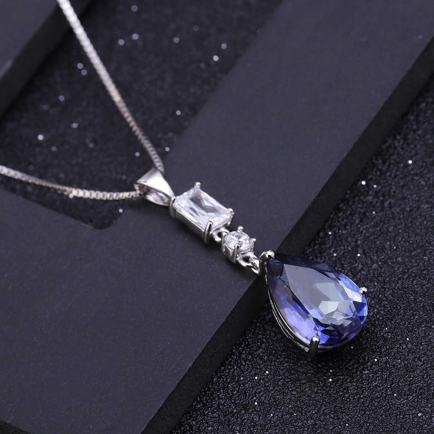European Temperament Luxury Style Inlaid Natural Crystal Pear Drop Pendant Silver Necklace for Women