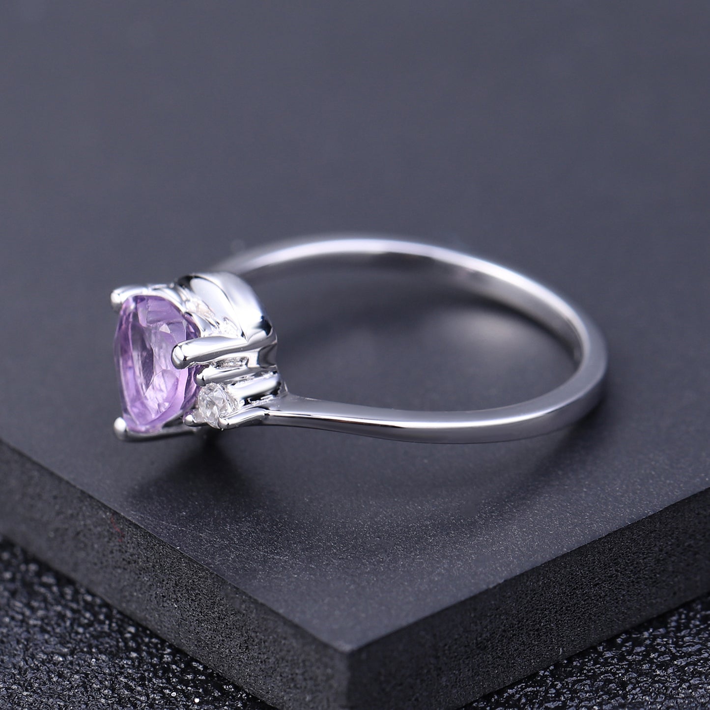 Fashion Design Inlaid Natural Amethyst Love Silver Ring for Women