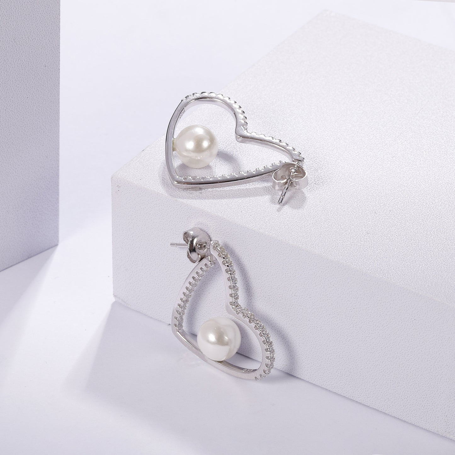Love Shape with Natural Fresh Water Pearl Silver Studs Earrings for Women