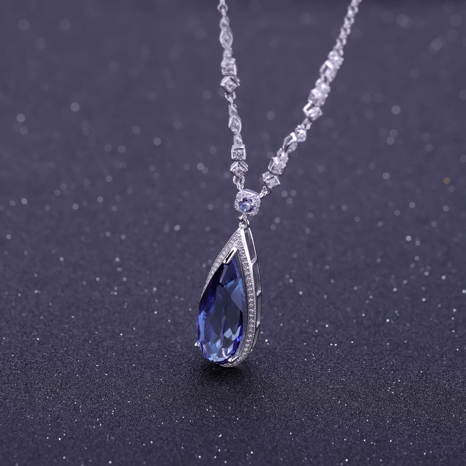 Luxurious Design Inlaid Natural Crystal Soleste Halo Water Droplet Pendant Silver Necklace for Women