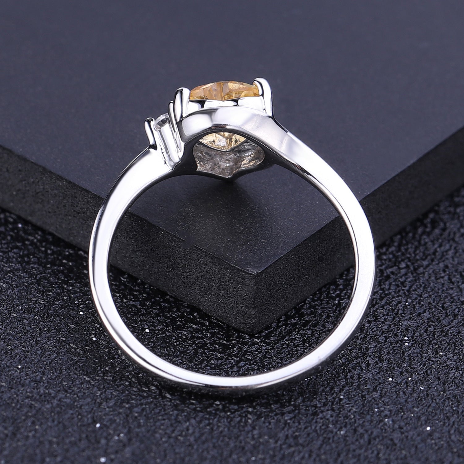 Natural Yellow Crystal Fashion Heart-shaped Silver Ring for Women