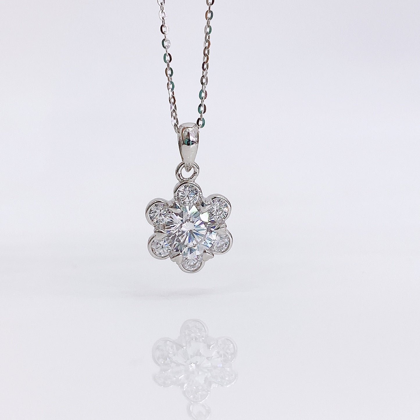 Round Zircon Flower Pendant Silver Necklace for Women