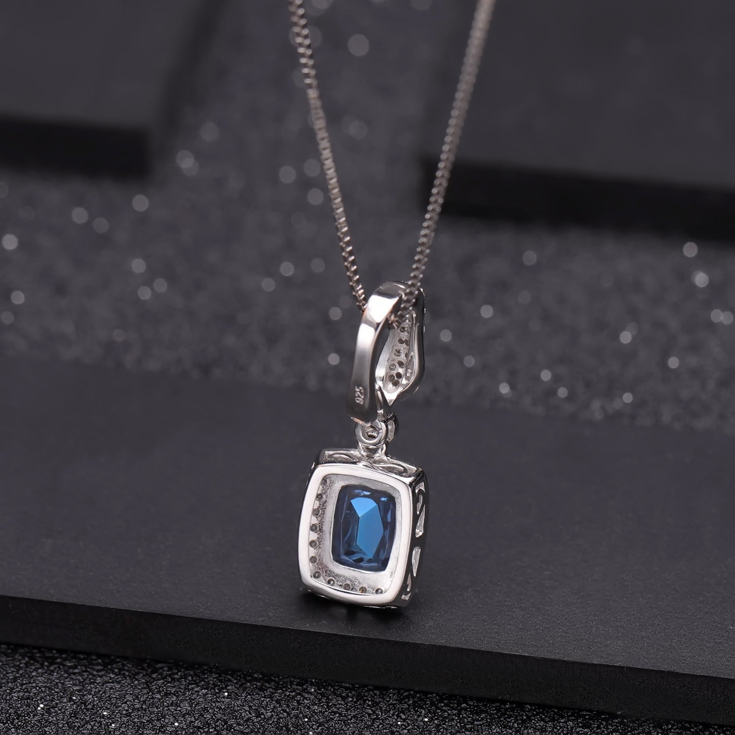 European Luxury Style Inlaid Natural Crystal Soleste Halo Pendant Silver Necklace for Women